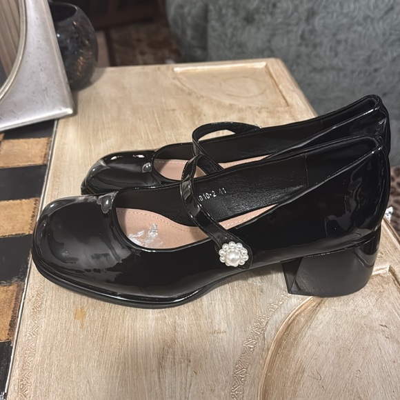 Wei Wei lang black Mary Jane’s. Super cute! - Picture 2 of 4